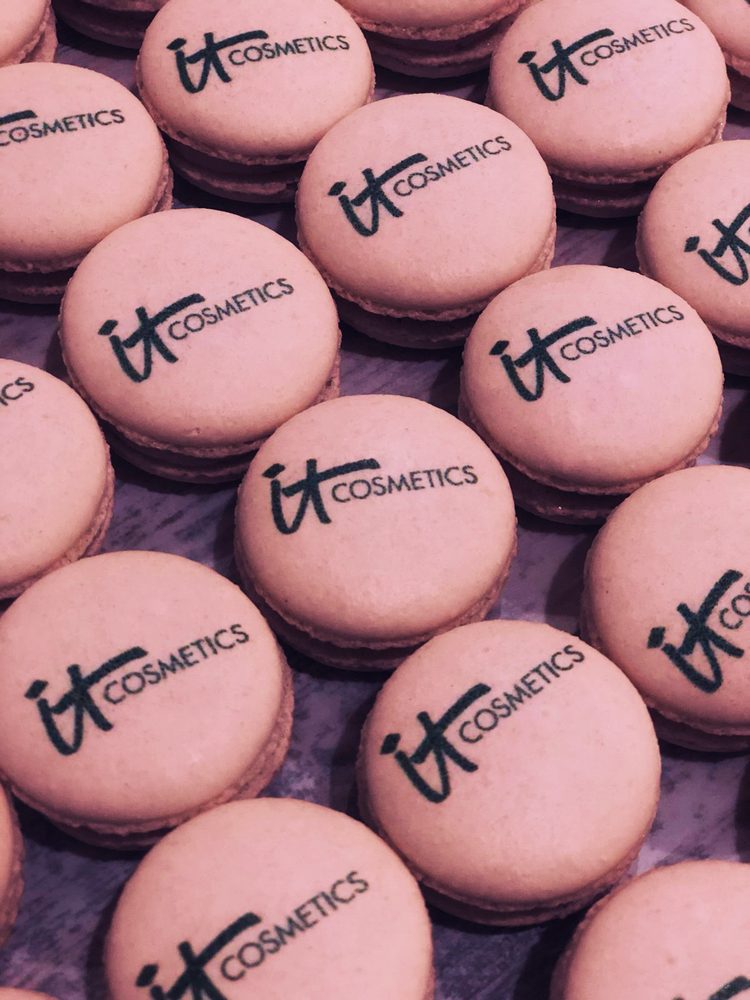 Pink macarons printed with the IT Cosmetics logo